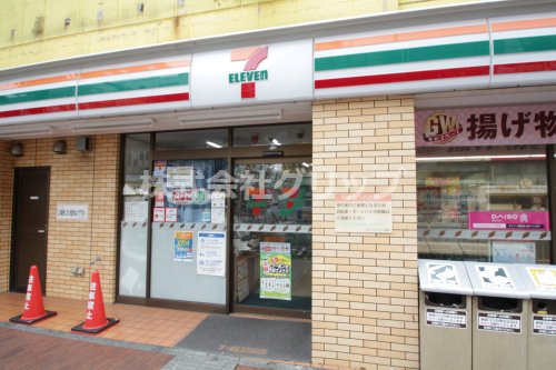 コンビニ　セブンイレブン 横浜イセザキモール店（コンビニ）まで70m