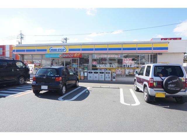 コンビニ　ミニストップ蒲郡八百富町店（コンビニ）まで371m