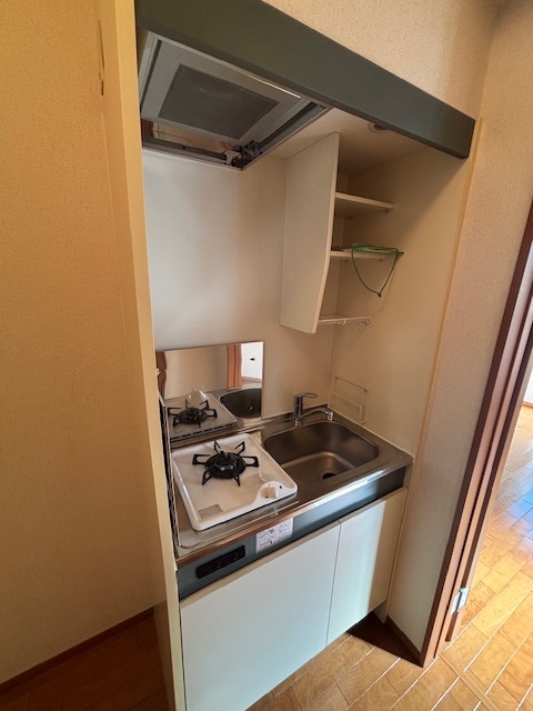 キッチン　※別号室の参考写真となります。