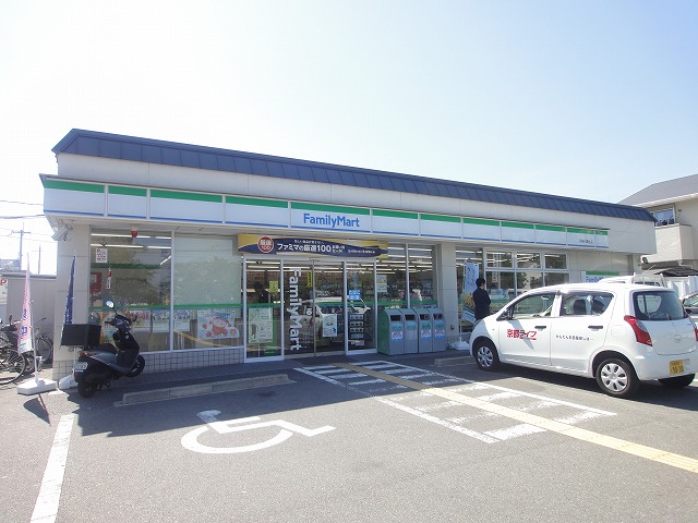 コンビニ　ファミリーマート 天神川高辻店（コンビニ）まで215m