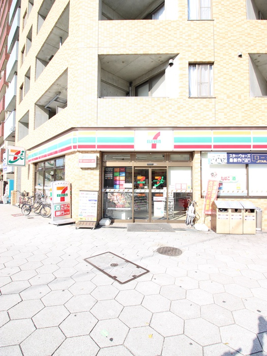 コンビニ　セブンイレブン新町四丁目（コンビニ）まで112m