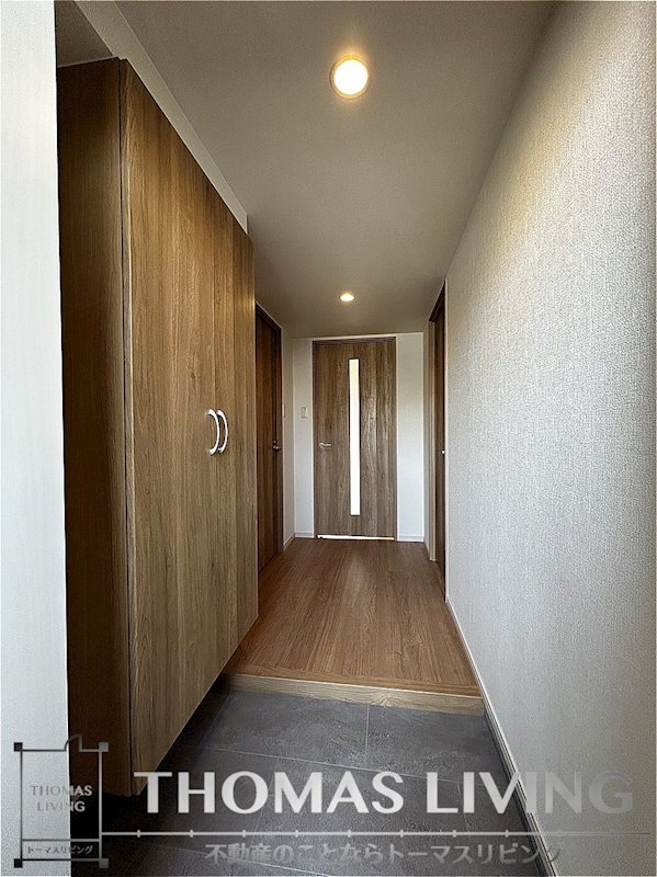 玄関　※お部屋によって色味が異なります。