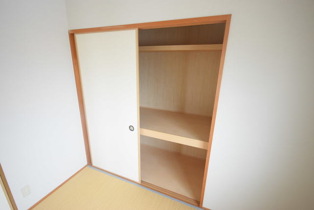 収納　押入