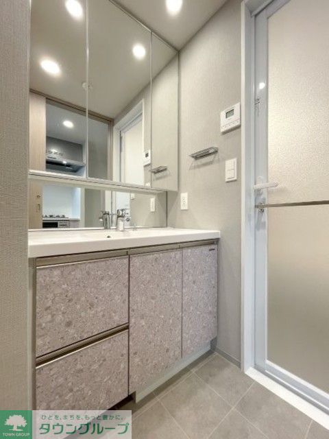 洗面設備　※写真は同タイプ住戸です。