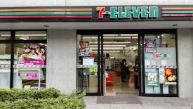 コンビニ　セブンイレブン 港区白金1丁目南店（コンビニ）まで423m