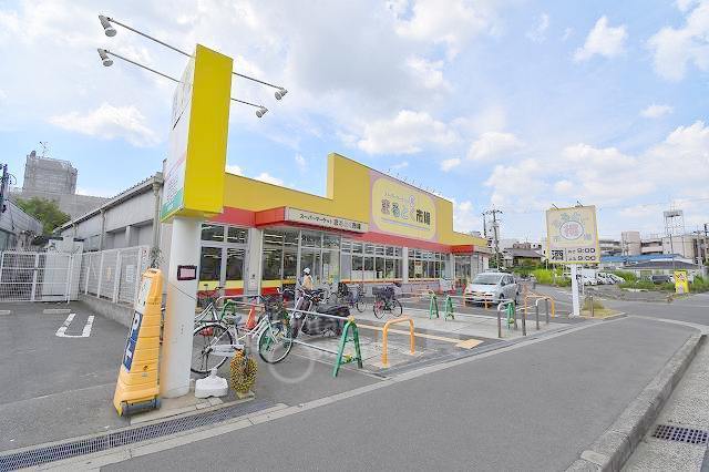 スーパー　イズミヤ　まるとく市場井高野店（スーパー）まで146m