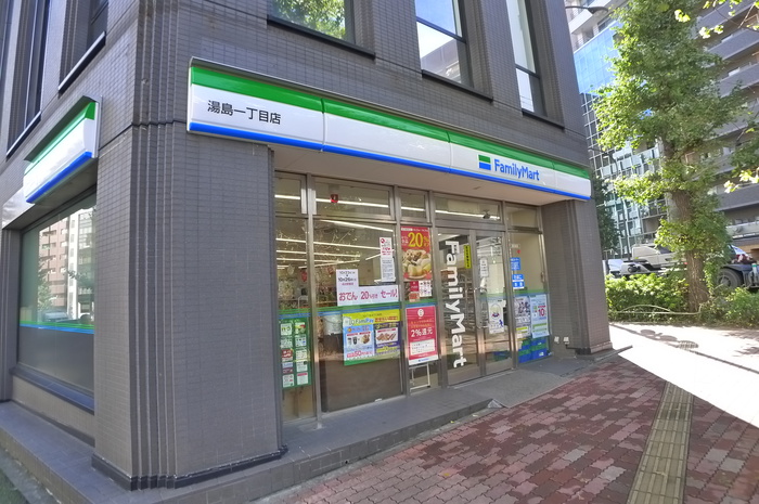コンビニ　ファミリーマート（コンビニ）まで50m