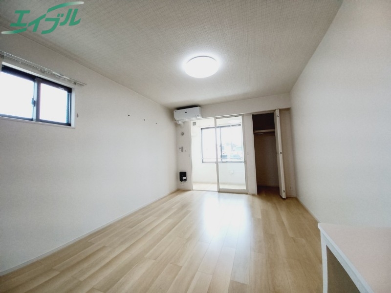 居室・リビング　同タイプの部屋写真です