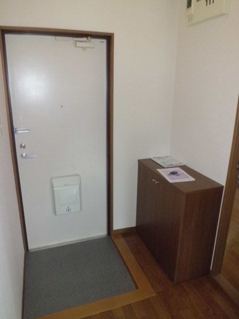 玄関　下駄箱付玄関です。