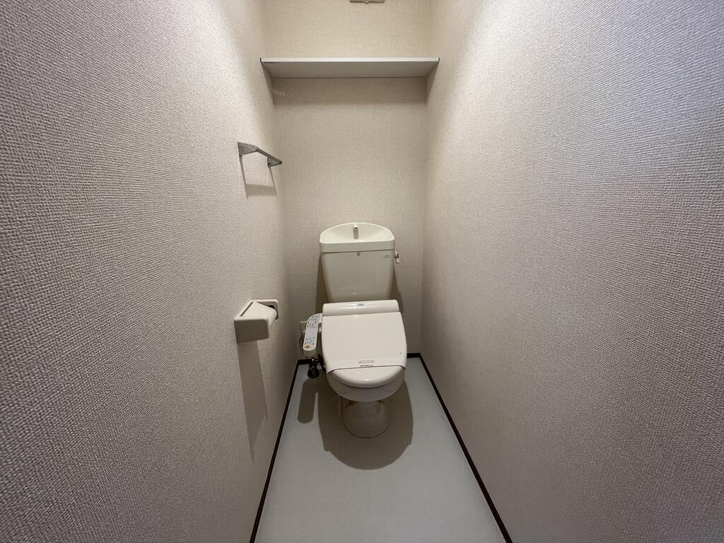 トイレ　トイレ部分・ウォシュレット付きで清潔感◎※同物件参考写真