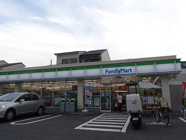 コンビニ　ファミリーマート 京都深草フチ町店（コンビニ）まで563m