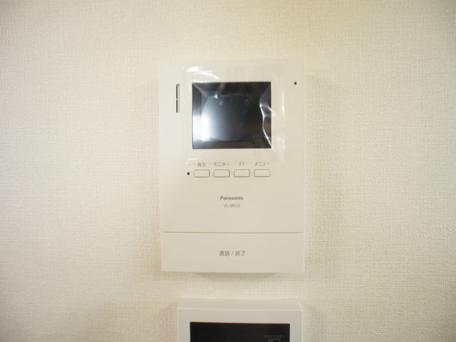 セキュリティ　訪問者の確認ができるTVドアホン付きです♪