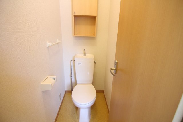 トイレ　他のお部屋の参考写真となります。