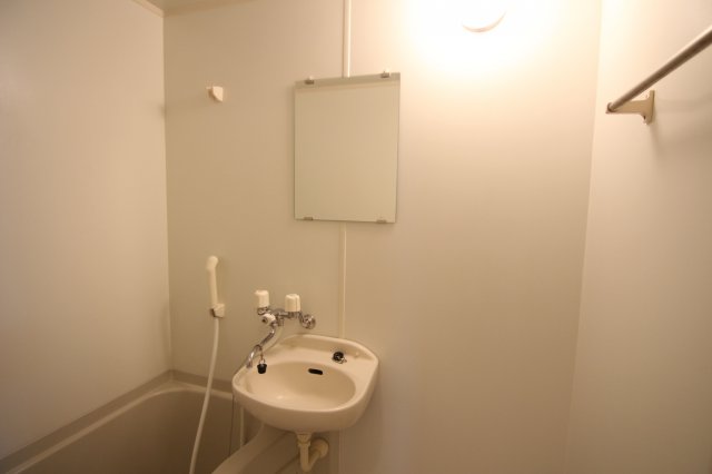 洗面設備　他のお部屋の参考写真となります。