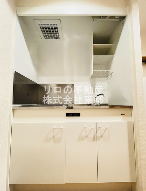 キッチン　キッチンは収納付！調理器具など必要な物を収納できます☆