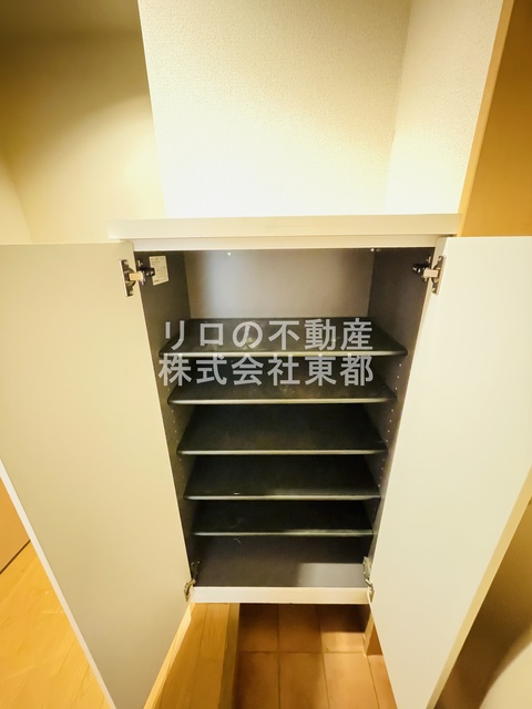 玄関　下駄箱付なので、玄関はいつでもスッキリ片付きますね☆