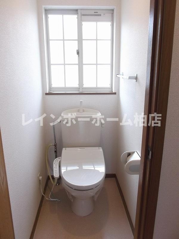 トイレ　温水洗浄便座です