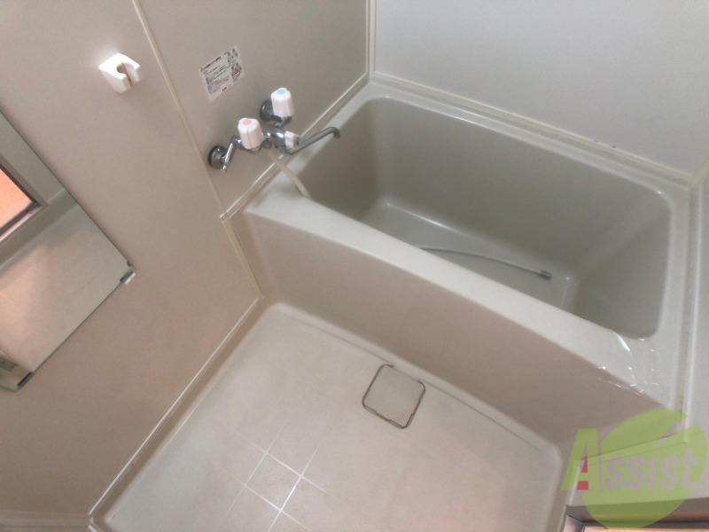 バス・シャワールーム　お風呂になります。一日の疲れを癒してくださいね。