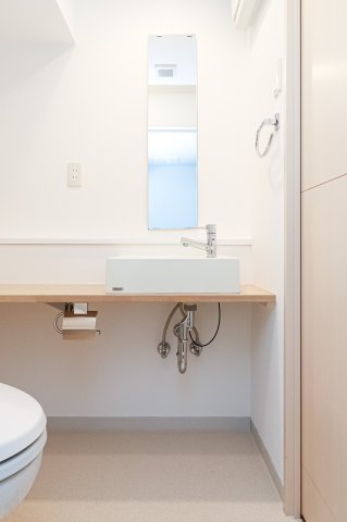 洗面設備　別号室のものです。現状優先になります。 ※床・設備の色はお部