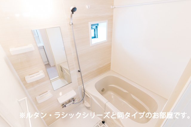 バス・シャワールーム　コンパクトで使いやすいお風呂です
