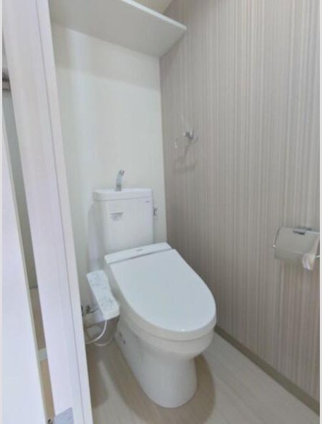 トイレ　※写真は同じマンションの違う部屋のものになります。