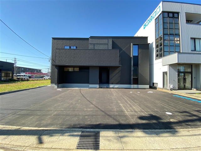 建物外観　建築中