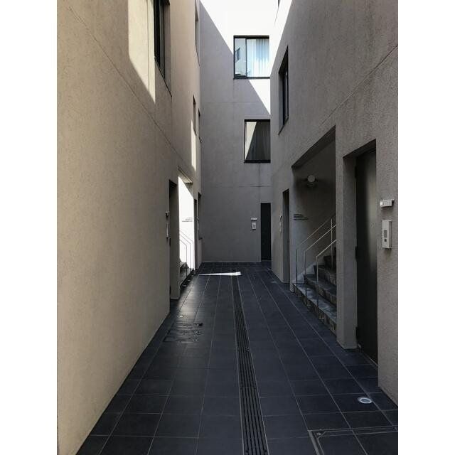 エントランス　※写真は別号室タイプ