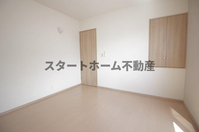 その他部屋・スペース　開放的な寝室です