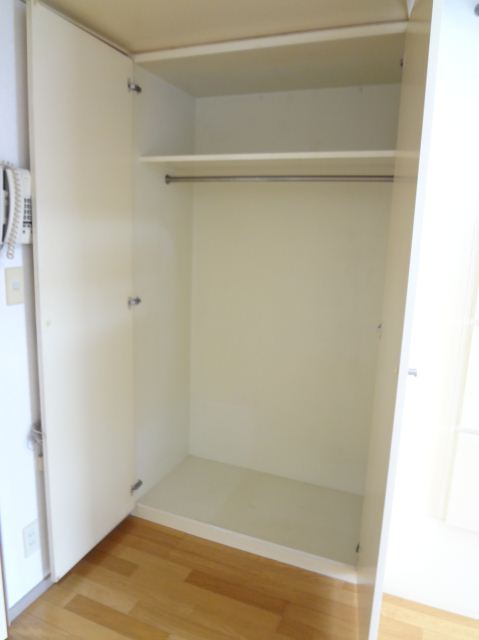 収納　コートもラクラク掛けられますよ