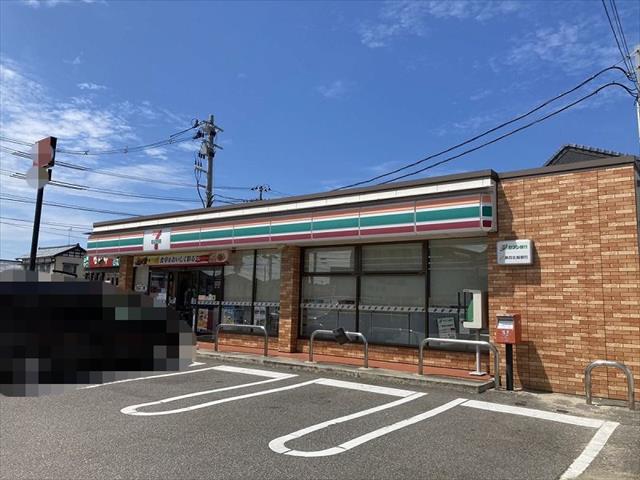 コンビニ　セブンイレブン（コンビニ）まで425m