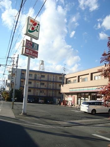 コンビニ　セブンイレブン 福生牛浜駅南店（コンビニ）まで423m