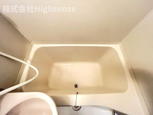 バス・シャワールーム　コンパクトで使いやすいお風呂です