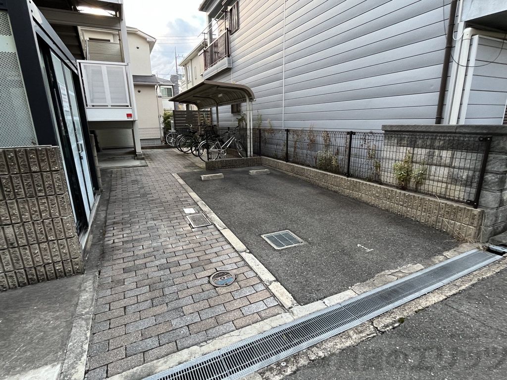 駐車場　庭