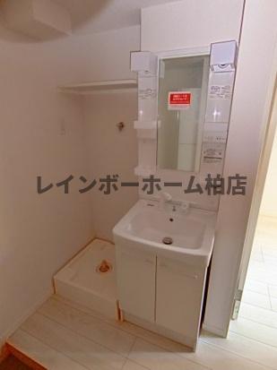洗面設備　脱衣スペースもあります
