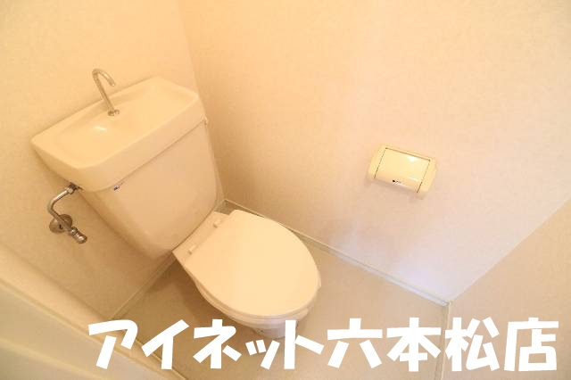 トイレ　清潔感のある空間です