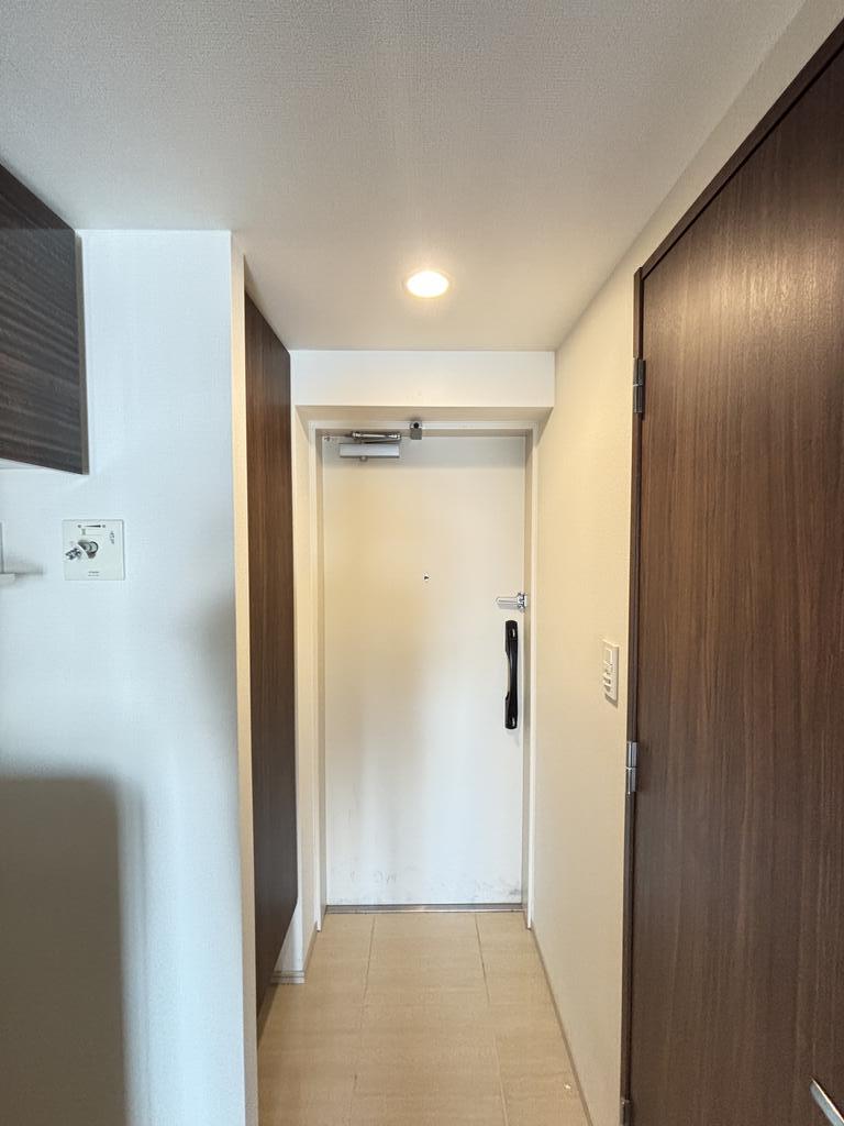 玄関　同間取り別部屋の写真です