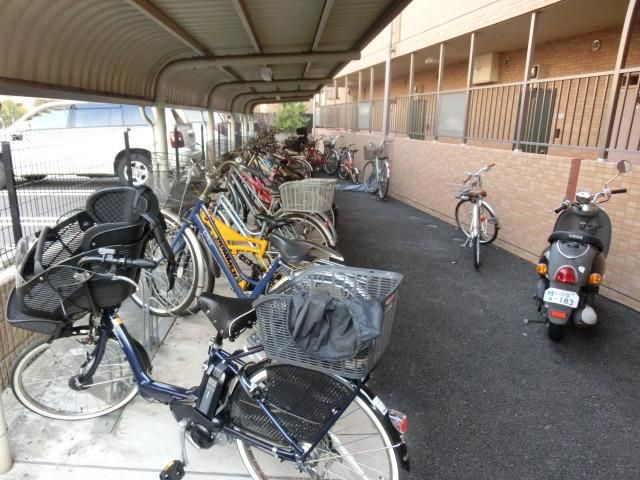 その他　屋根付き駐輪場