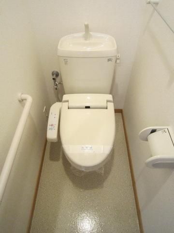 トイレ　ウェオシュレット完備