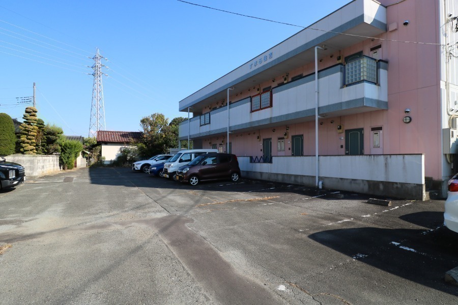 駐車場　駐車場