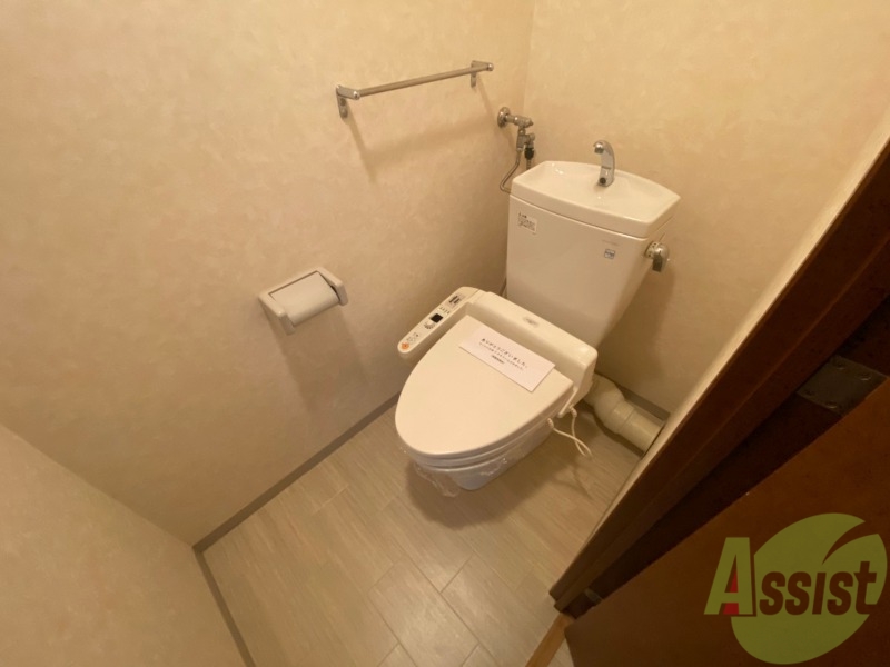 トイレ　ウォシュレット機能がついたトイレです。安心して使用できます。