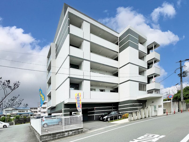 建物外観　太陽光発電付きオール電化マンション