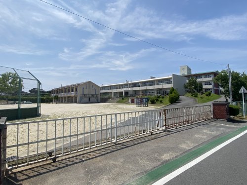 小学校　可児市立旭小学校（小学校）まで931m
