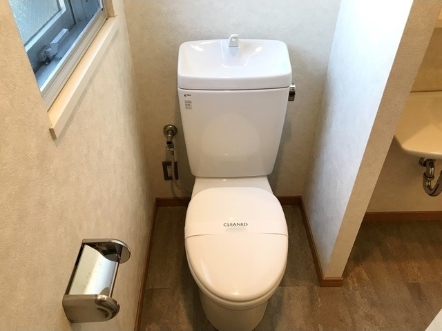 トイレ　落ち着いた色調のトイレです♪