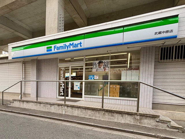 コンビニ　ファミリーマート（コンビニ）まで35m