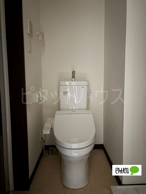 トイレ　温水洗浄便座