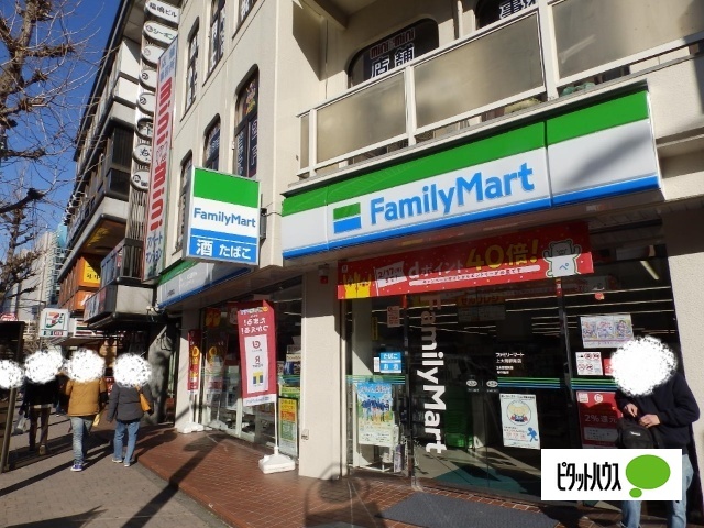 コンビニ　ファミリーマート上大岡駅南店（コンビニ）まで663m