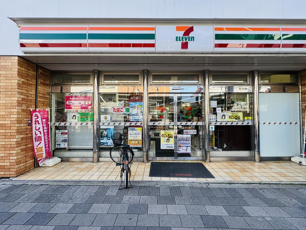 コンビニ　セブンイレブン荒川町屋2丁目店（コンビニ）まで75m