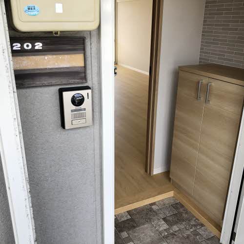 玄関　掲載写真は空室の別部屋を掲載しております。実際のお部屋と仕様