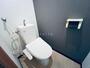 トイレ　嬉しい温水洗浄便座付きのトイレです。