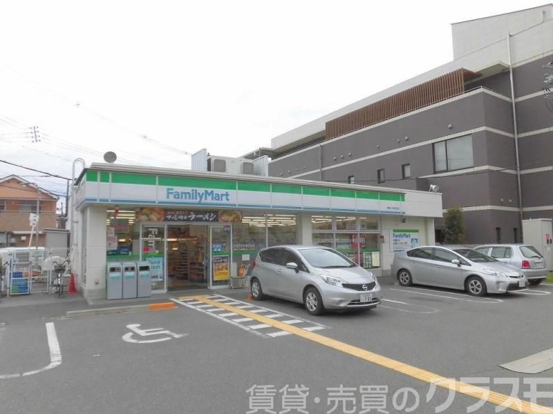 コンビニ　ファミリーマート・新高小学校前店（コンビニ）まで253m
